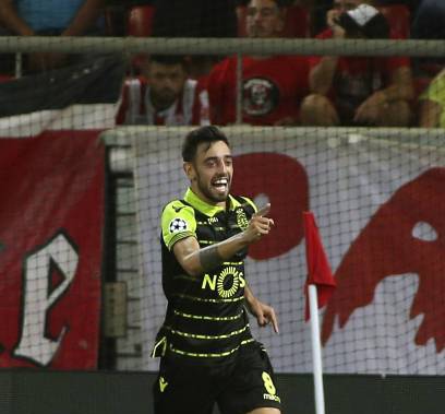 Lisbon's Bruno Fernandes (C) celebrates after scoring the 0-3 during a Group D, UEFA Champions League football match between Olympiacos and Sporting Lisbon at the Karaiskaki stadium in Piraeus, near Athens on September 12, 2017. Photo: Angelos Tzortzinis/dpa (Photo by Angelos Tzortzinis/picture alliance via Getty Images)